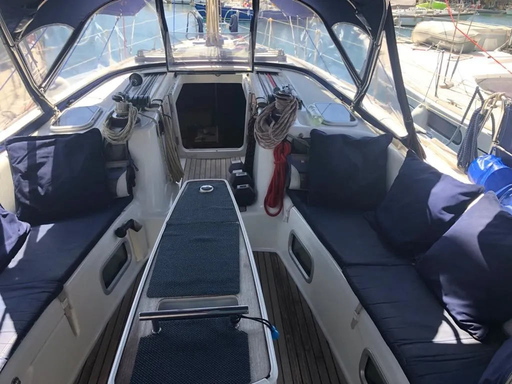 Charter a 14.4m Beneteau Oceanis 46 in Marmaris - Fotoğraf 5