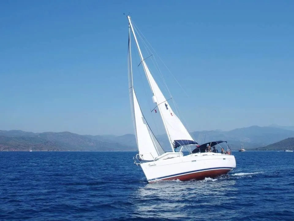 Арендуйте 10.66м парусная яхта Beneteau Oceanis Clipper 343 в Фетхие - Fotoğraf 3