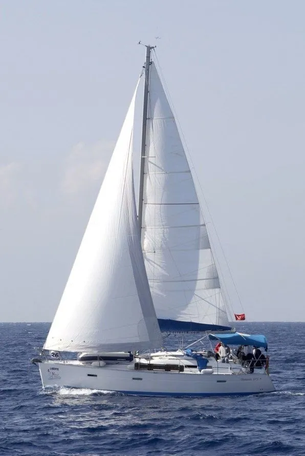 Explore Orhaniye on a 11m Rental Beneteau Oceanis Clipper 373 - Fotoğraf 3