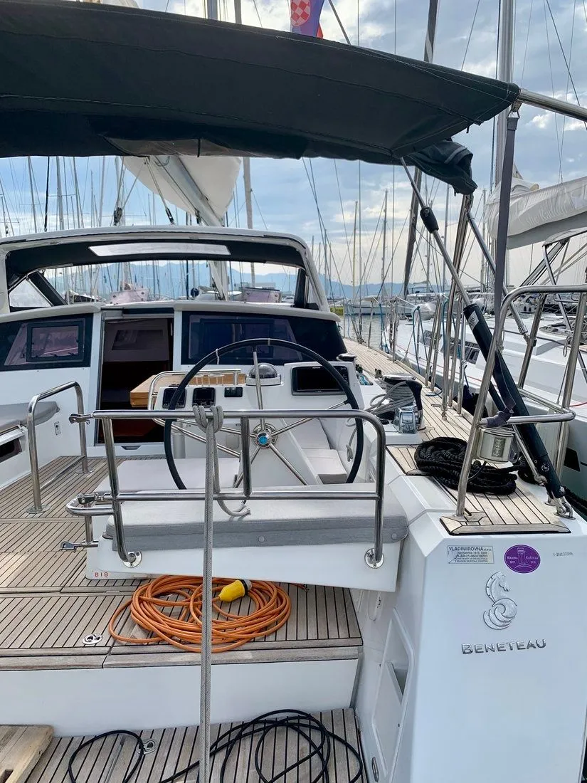 Charter a 17.2m Beneteau Sense 55 Sailing Yacht in Marmaris - Fotoğraf 5