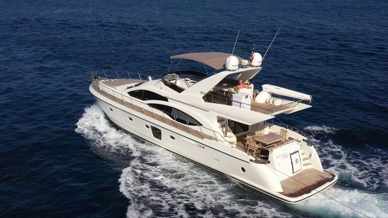 Rent a 22m Motor Yacht in Göcek - Fotoğraf 2