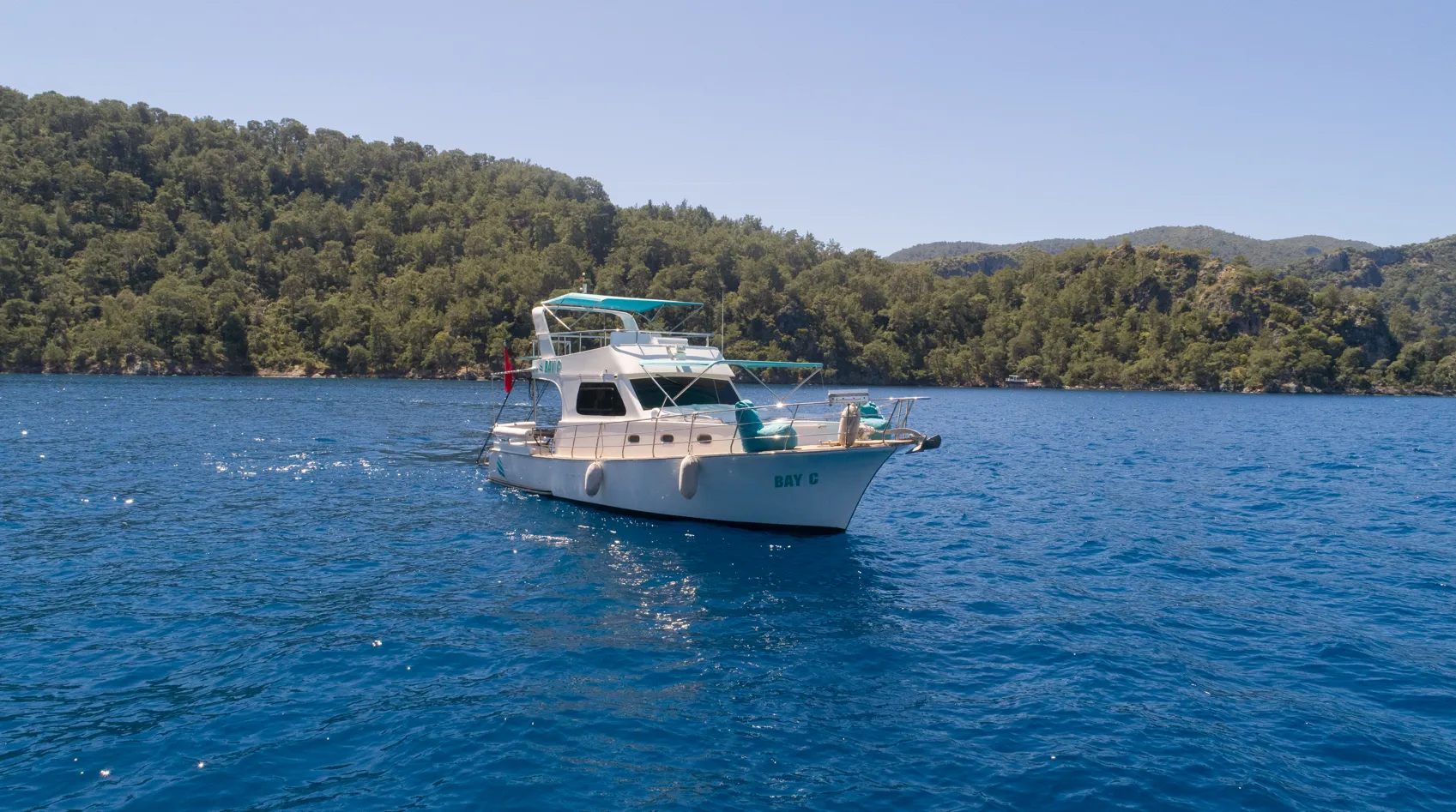 Fethiye'de Flybridge'li Günübirlik Motor-Yat – Bay C - Fotoğraf 2