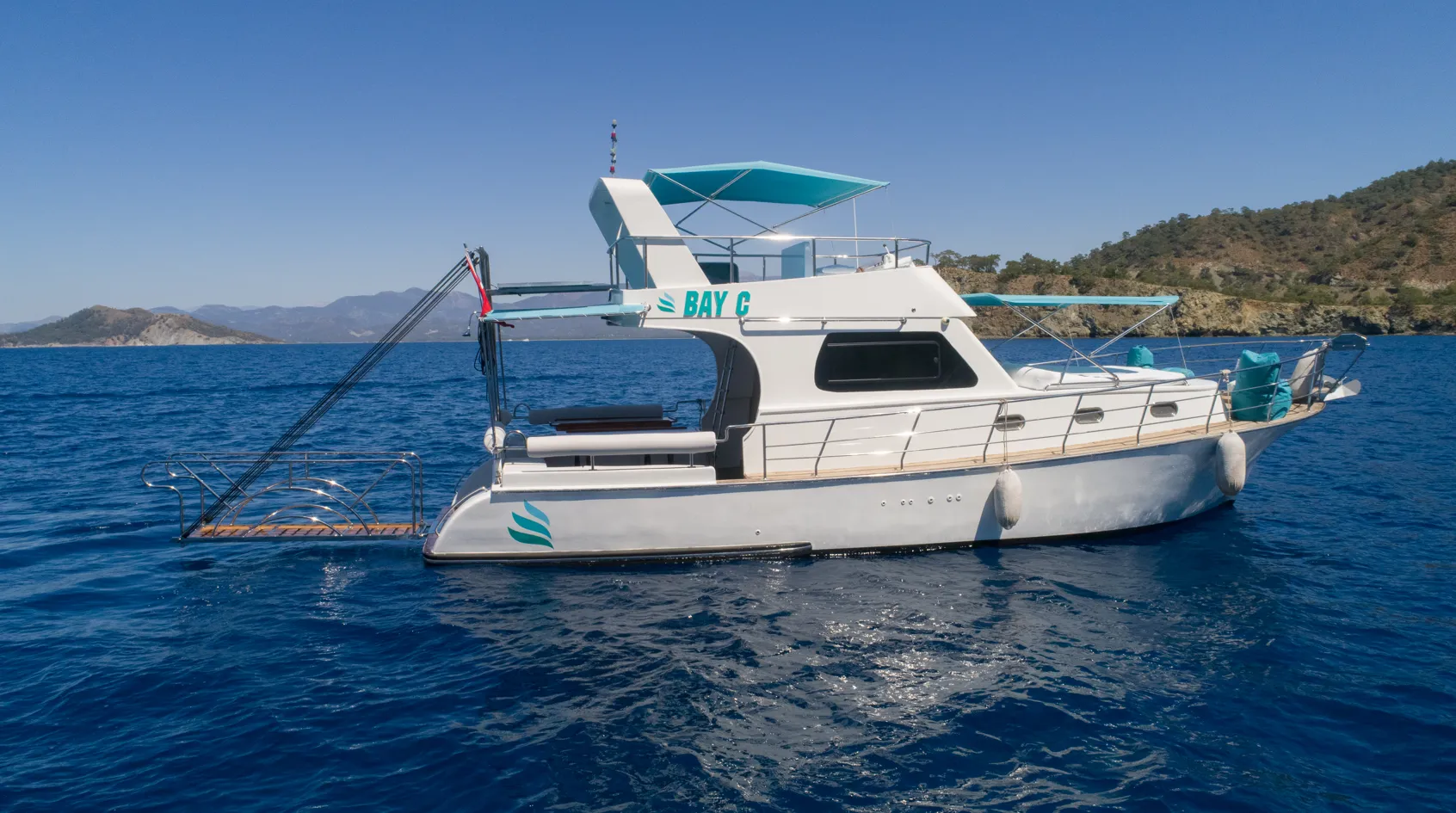 Fethiye'de Flybridge'li Günübirlik Motor-Yat – Bay C - Fotoğraf 5