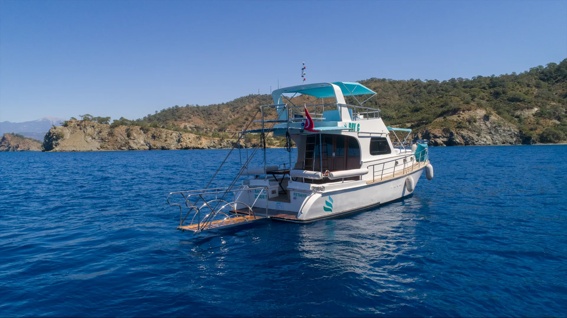 Fethiye'de Flybridge'li Günübirlik Motor-Yat – Bay C - Fotoğraf 3