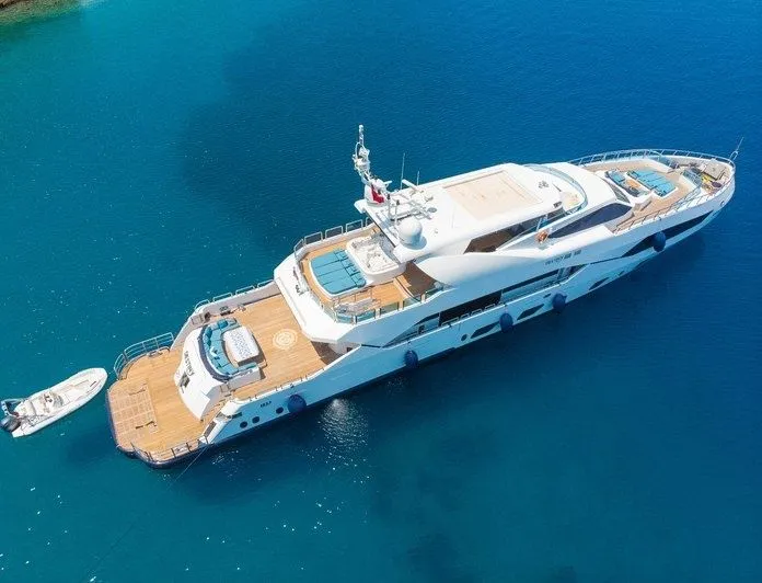 Rent a 42.2m 6 Cabin Motor Yacht in Göcek - Fotoğraf 2