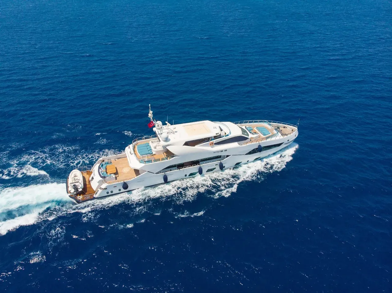 Rent a 42.2m 6 Cabin Motor Yacht in Göcek - Fotoğraf 3