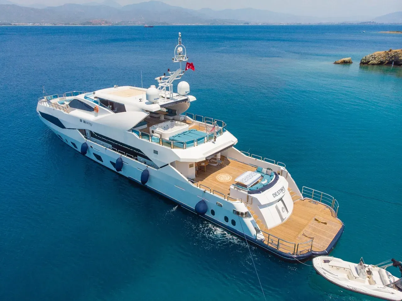 Rent a 42.2m 6 Cabin Motor Yacht in Göcek - Fotoğraf 1