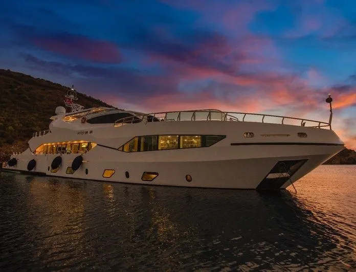 Rent a 42.2m 6 Cabin Motor Yacht in Göcek - Fotoğraf 4