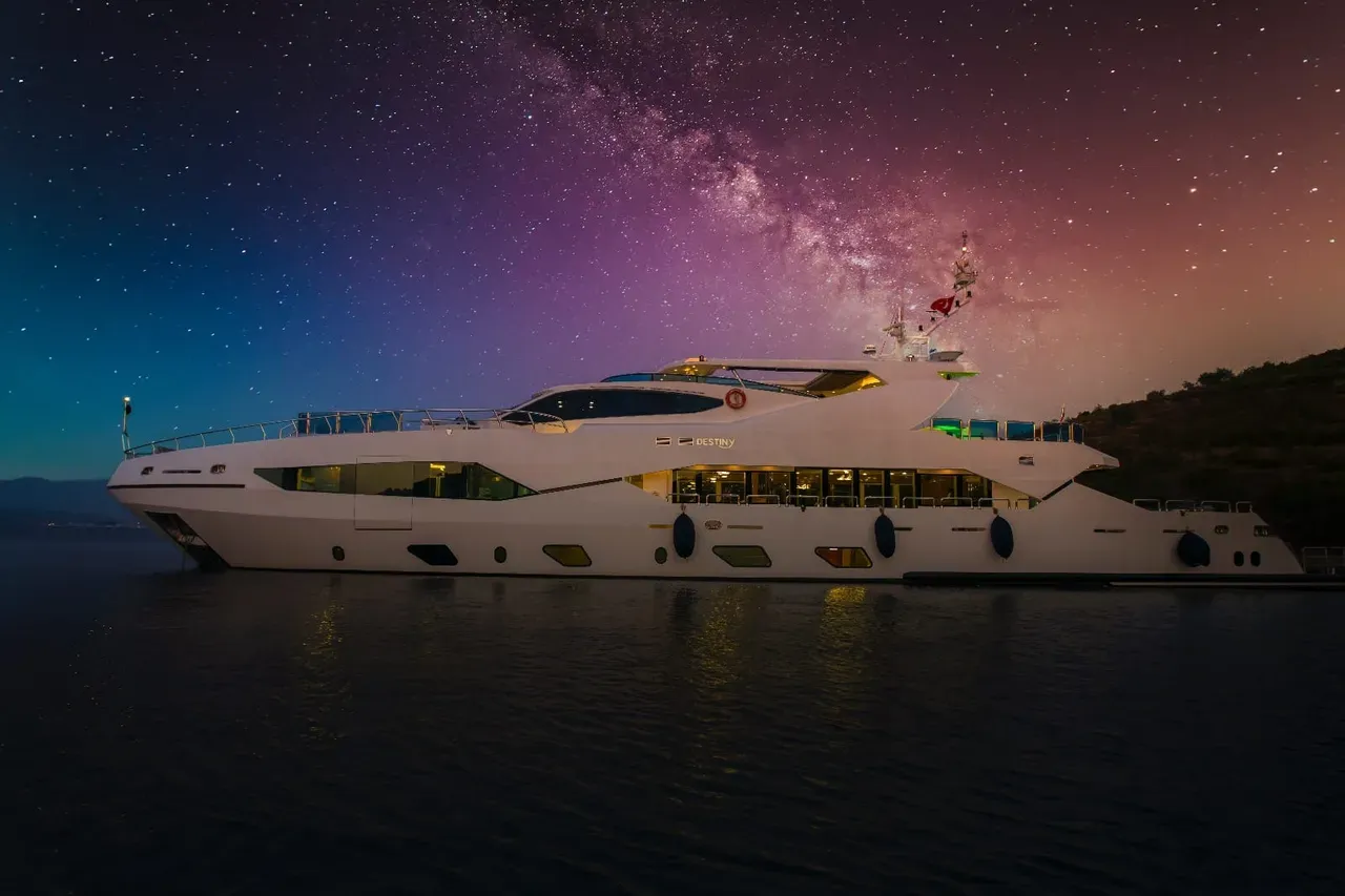 Rent a 42.2m 6 Cabin Motor Yacht in Göcek - Fotoğraf 5