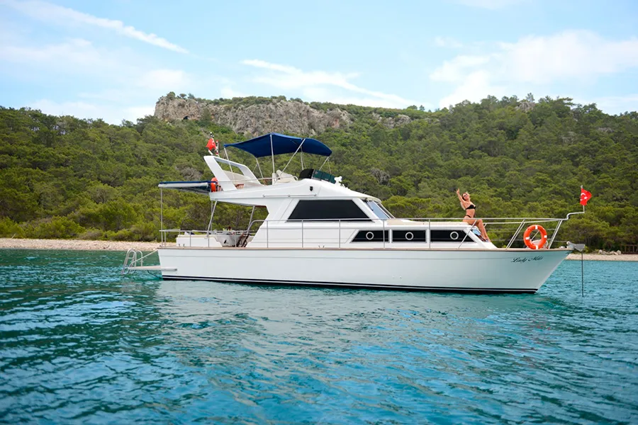 Explore Kemer on a 13m Rental Motor Yacht - Fotoğraf 2