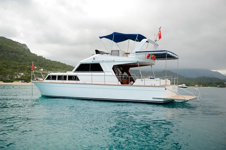 Explore Kemer on a 13m Rental Motor Yacht - Fotoğraf 3