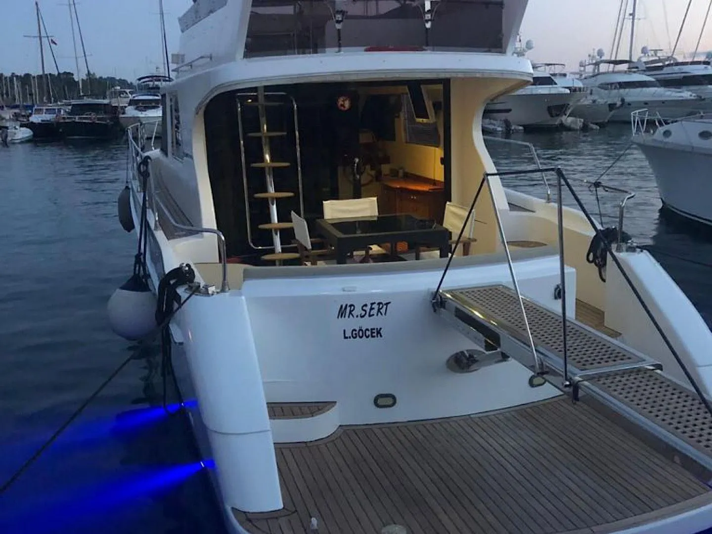 Göcek 16m Kiralık 2 Kabinli Motoryat - Fotoğraf 3