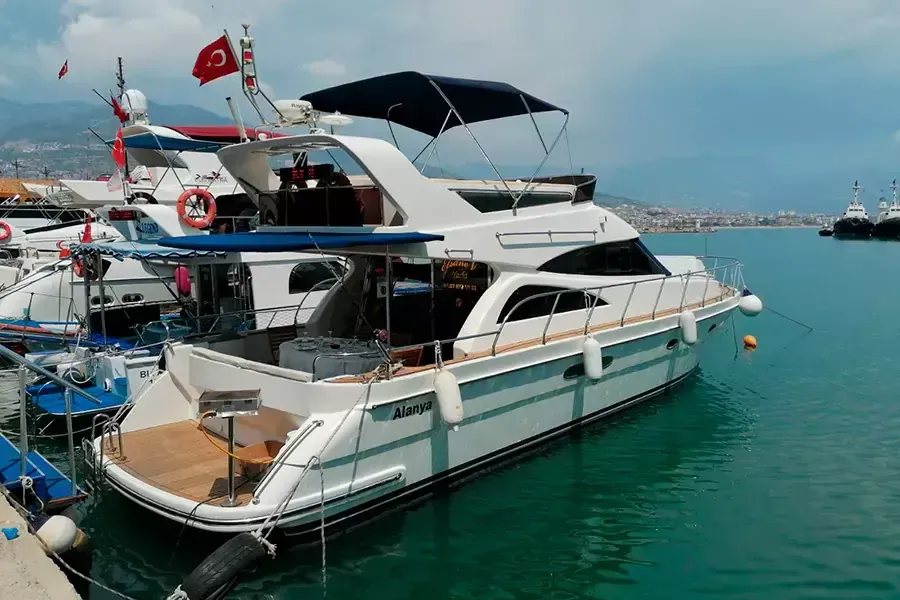 Alanya Kiralık 16m Tekne - Fotoğraf 3