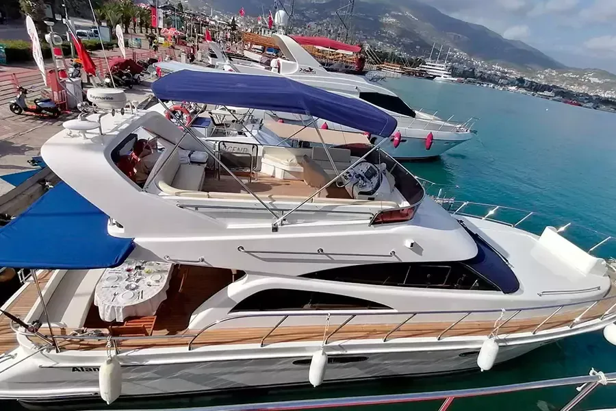 Alanya Kiralık 16m Tekne - Fotoğraf 5
