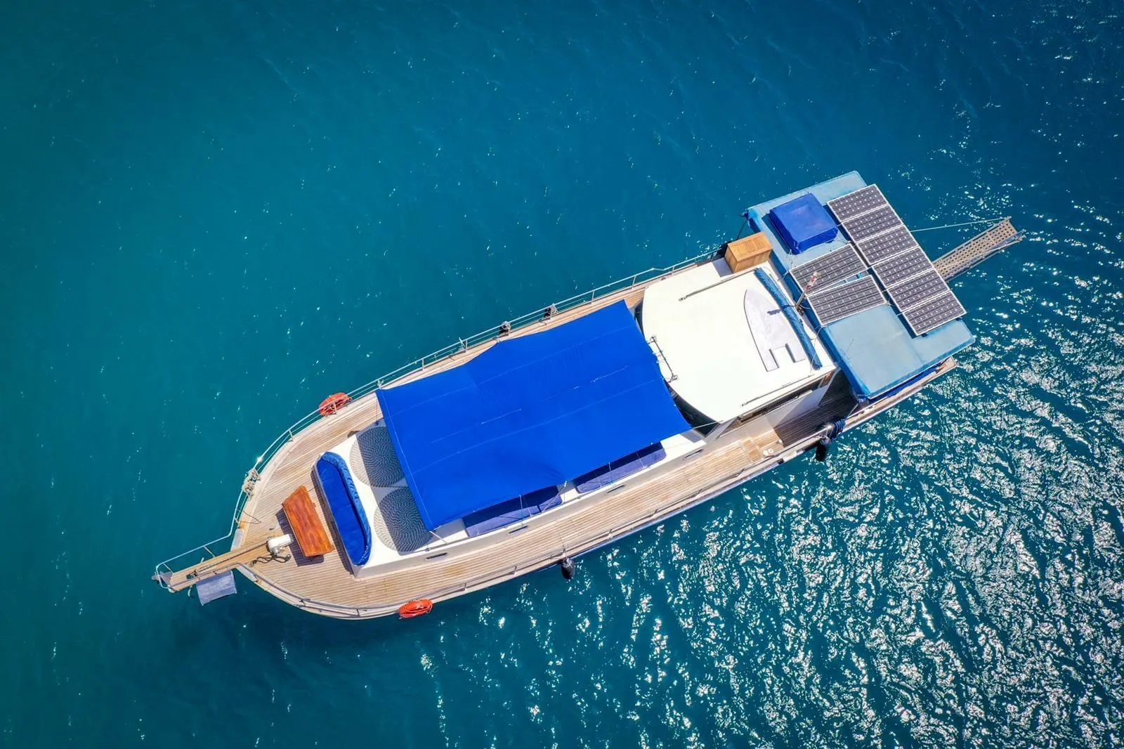 Göcek Kiralık 3 Kabinli 16m Motoryat - Fotoğraf 2