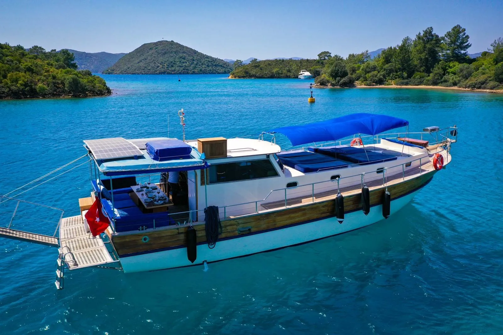 Göcek Kiralık 3 Kabinli 16m Motoryat - Fotoğraf 1