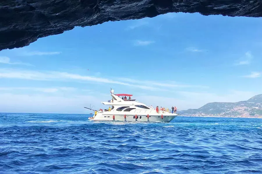 Explore Alanya on a 22m Rental Boat - Fotoğraf 3