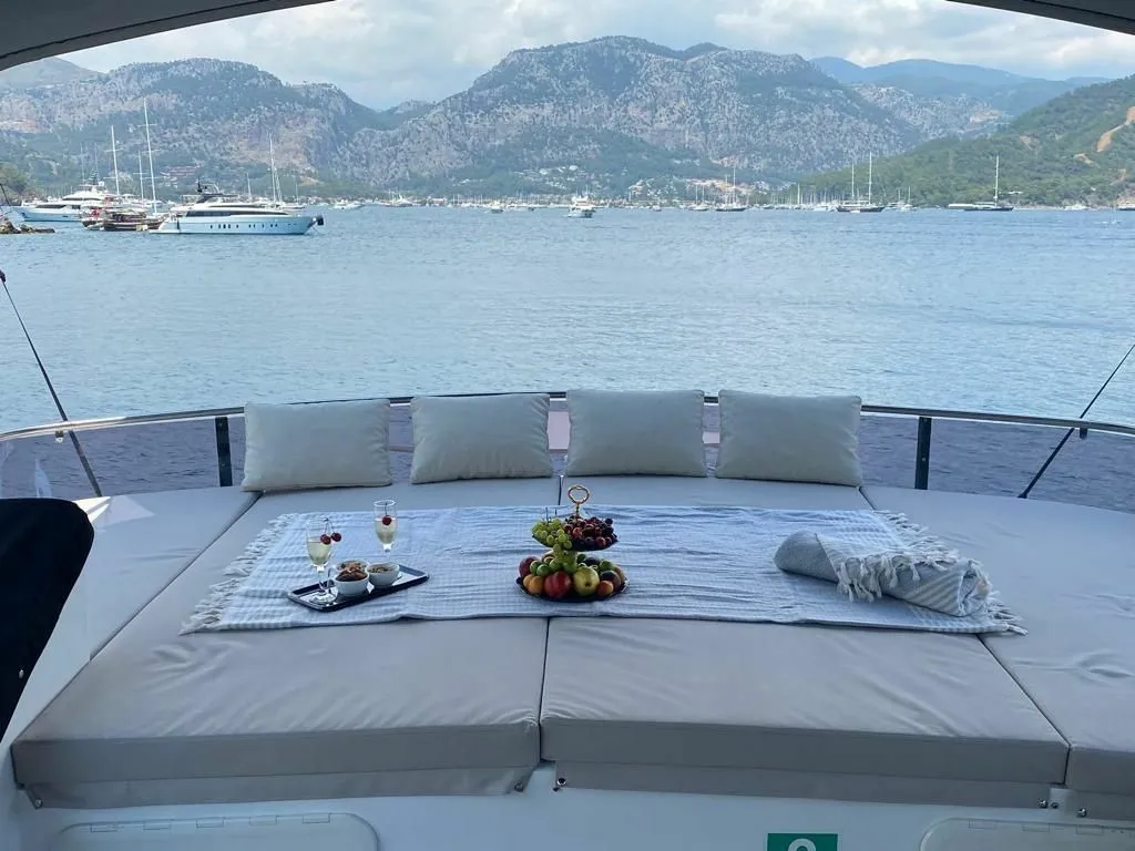 Rent a 19m Motor Yacht in Göcek - Fotoğraf 5