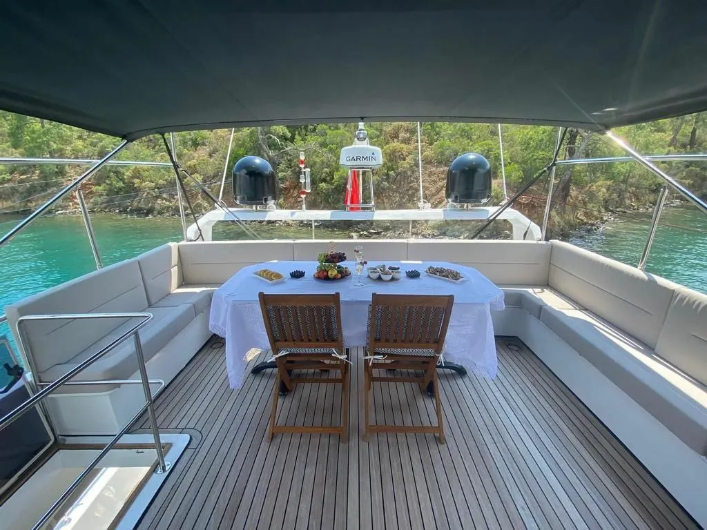 Rent a 19m Motor Yacht in Göcek - Fotoğraf 4