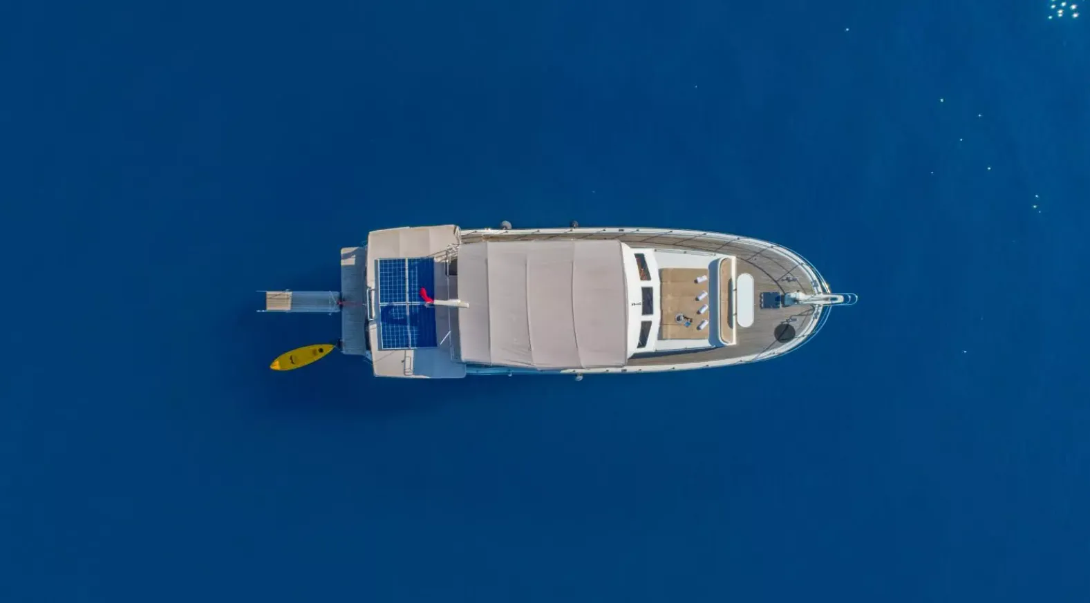 Explore Göcek on a 21m Rental Motor Yacht - Fotoğraf 4