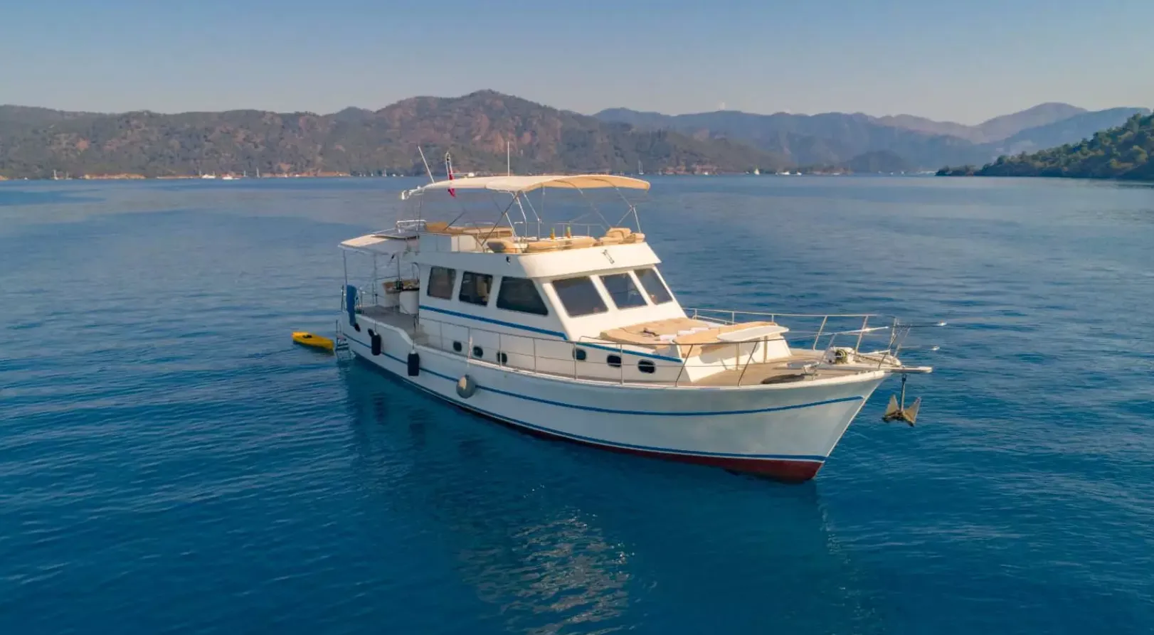 Explore Göcek on a 21m Rental Motor Yacht - Fotoğraf 1