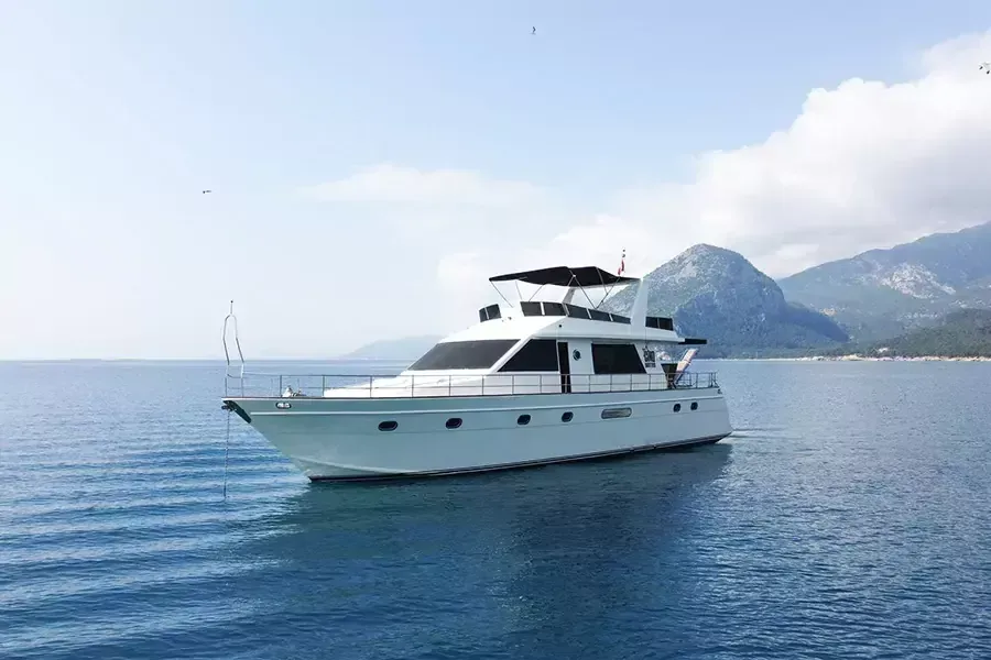 Antalya Kiralık 4 Kabinli 22m Motoryat - Fotoğraf 2