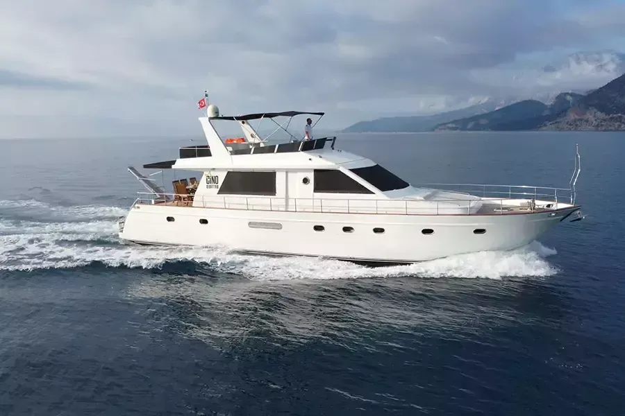 Antalya Kiralık 4 Kabinli 22m Motoryat - Fotoğraf 3