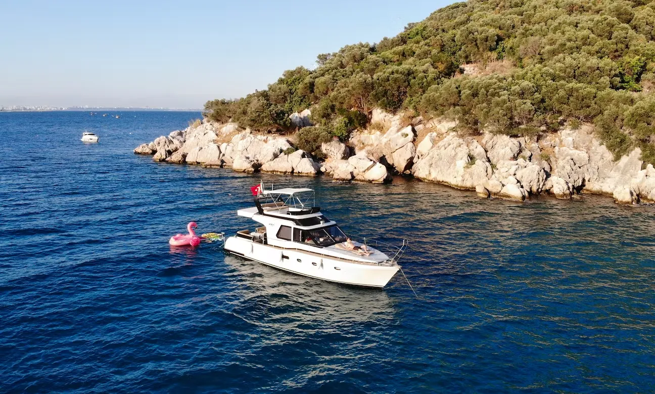 Explore Antalya on a 14m Rental Motor Yacht - Fotoğraf 1