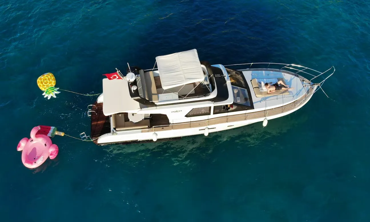Explore Antalya on a 14m Rental Motor Yacht - Fotoğraf 3