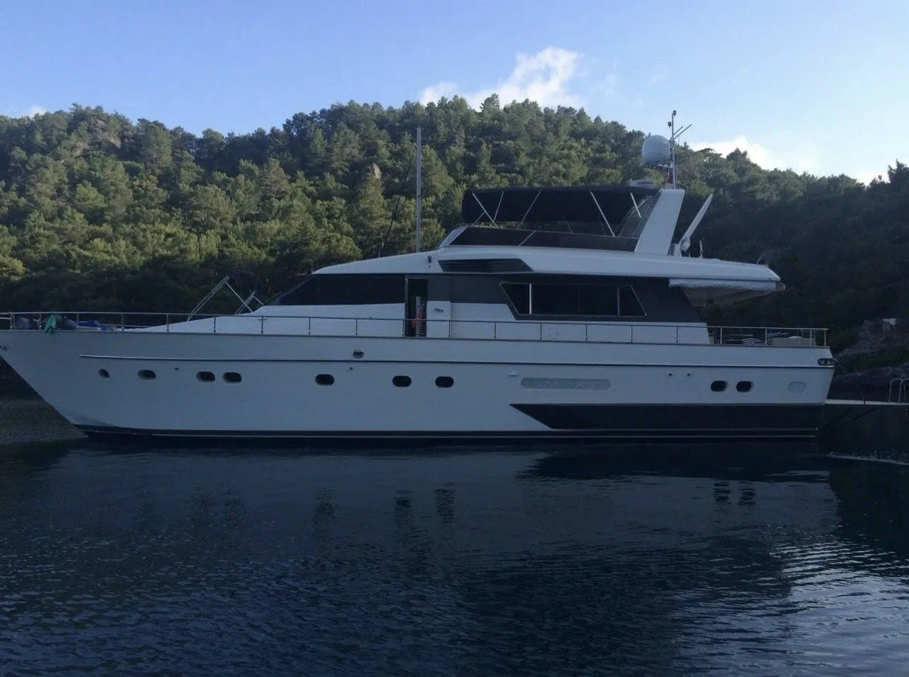 Göcek Kiralık 4 Kabinli 24.5m Motoryat - Fotoğraf 2