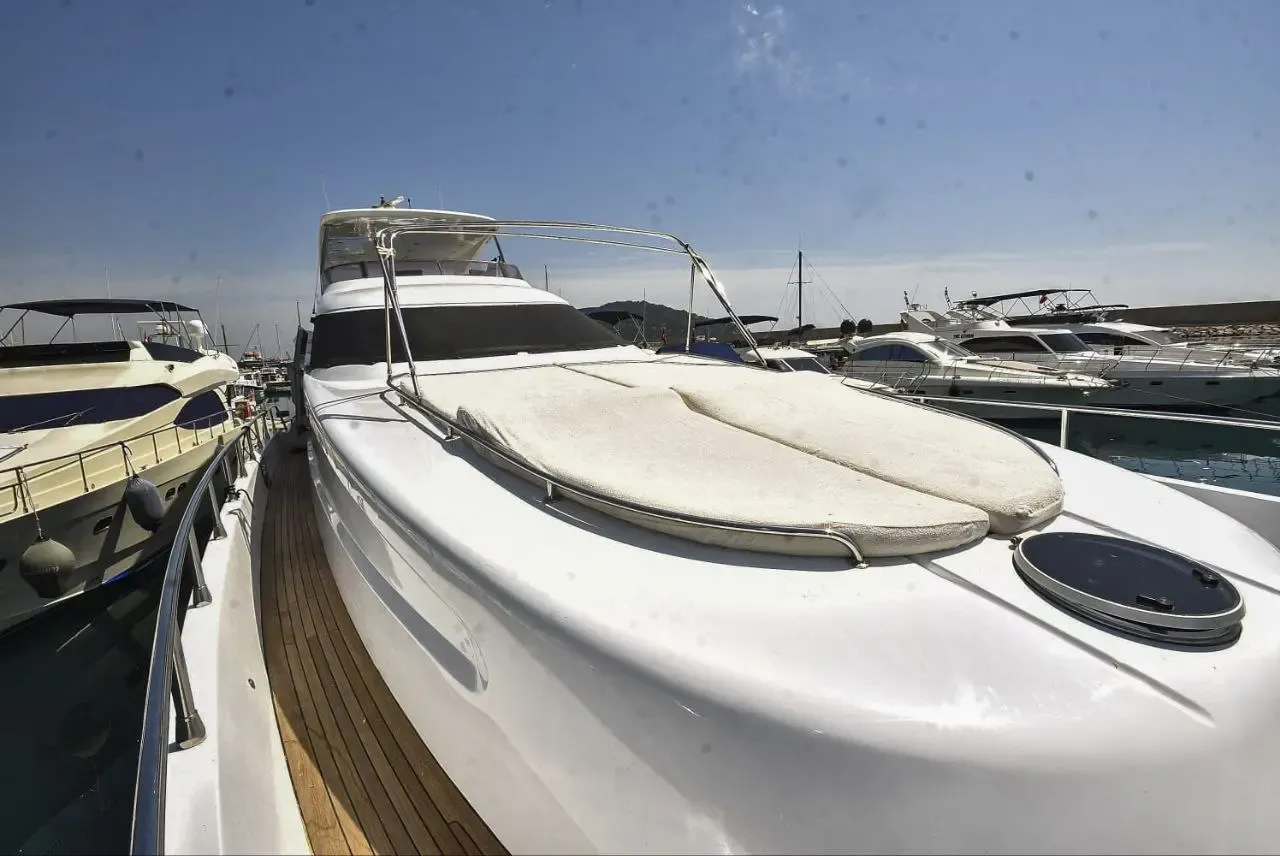 Antalya Kiralık 4 Kabinli 30m Motoryat - Fotoğraf 4