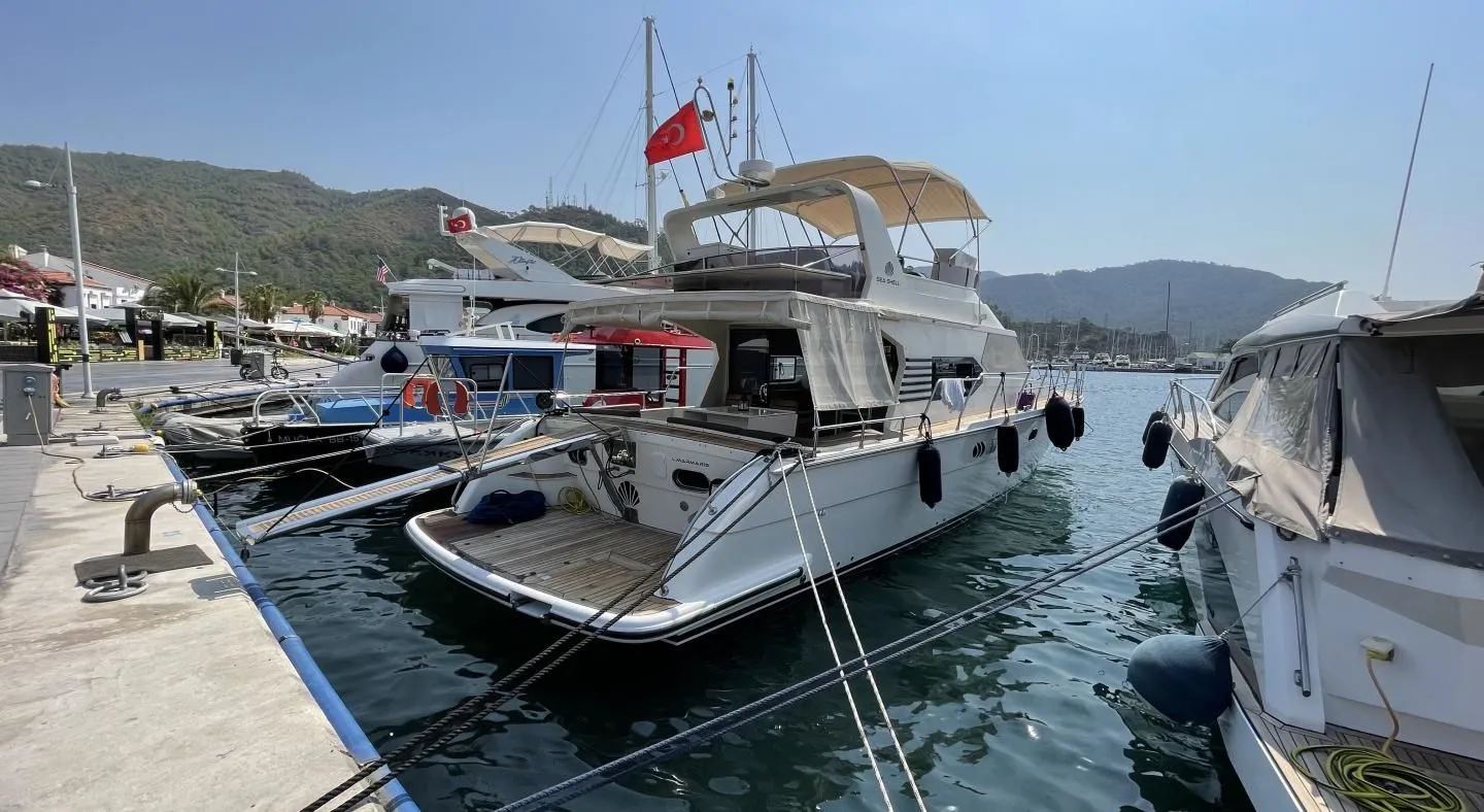 Explore Marmaris on a 17m 3 Cabin Motor Yacht Rental - Fotoğraf 1