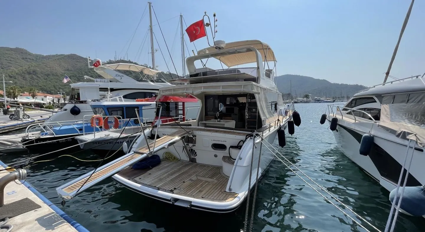 Explore Marmaris on a 17m 3 Cabin Motor Yacht Rental - Fotoğraf 3