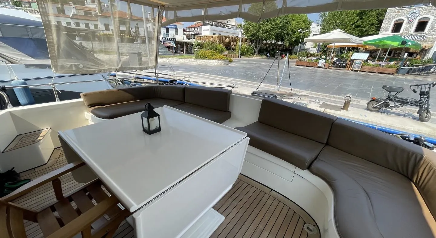Explore Marmaris on a 17m 3 Cabin Motor Yacht Rental - Fotoğraf 4