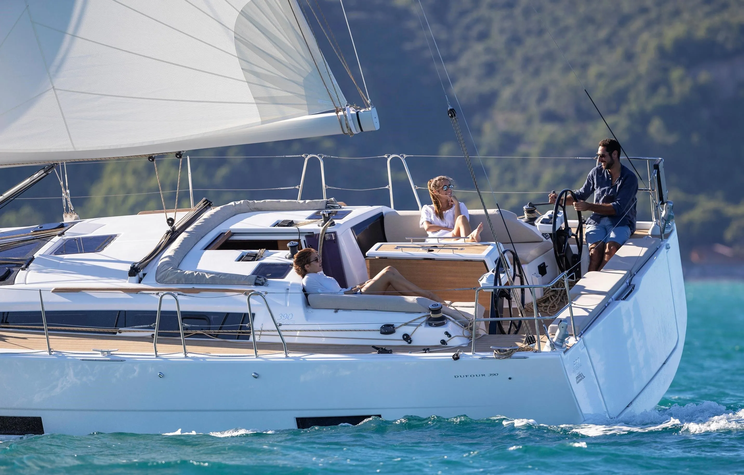 Rent a 11.94m Dufour 390 Sailing Yacht in Marmaris - Fotoğraf 5