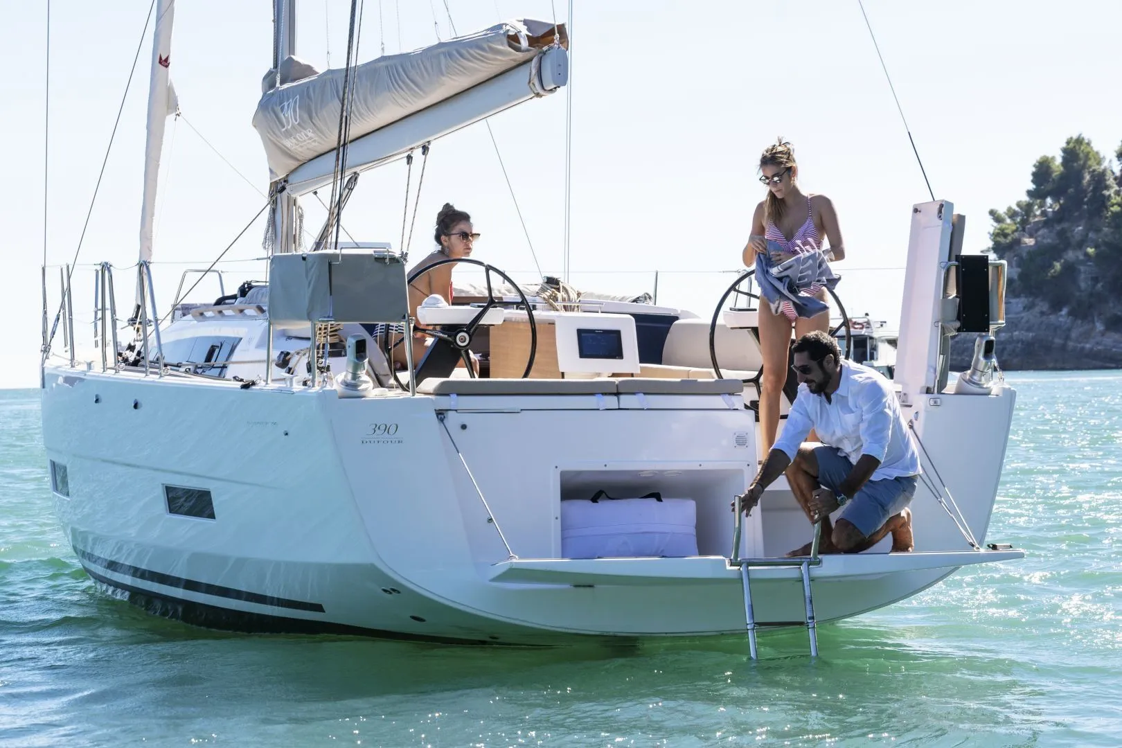 Rent a 11.94m Dufour 390 Sailing Yacht in Marmaris - Fotoğraf 3