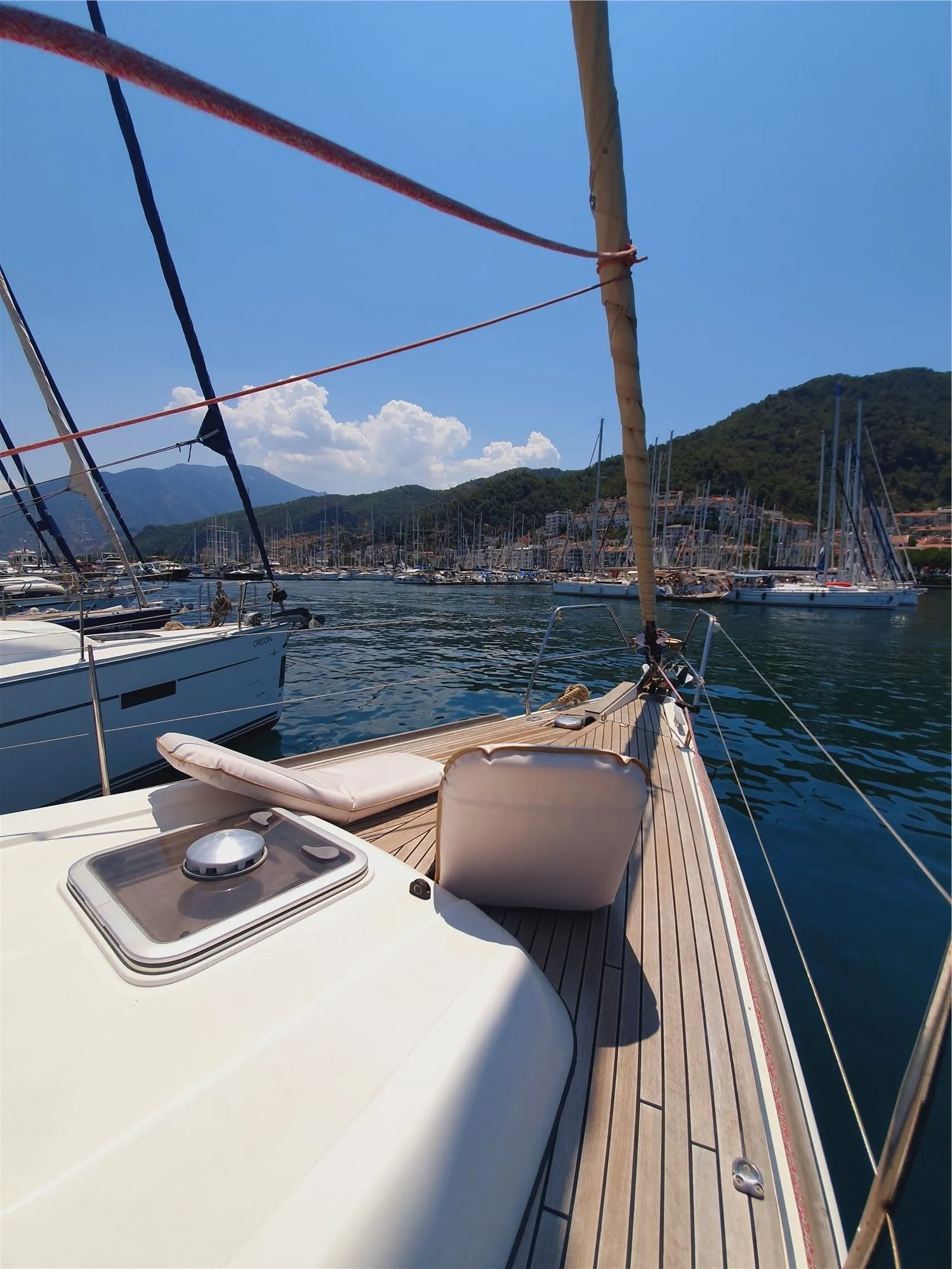Rent a 12.2m Dufour 405 Sailing Yacht in Fethiye - Fotoğraf 4