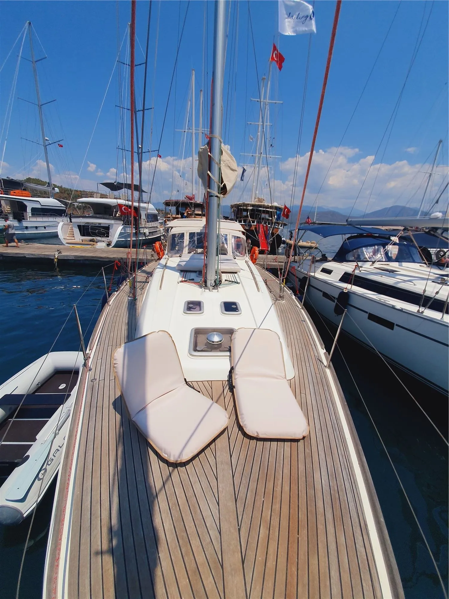Rent a 12.2m Dufour 405 Sailing Yacht in Fethiye - Fotoğraf 3