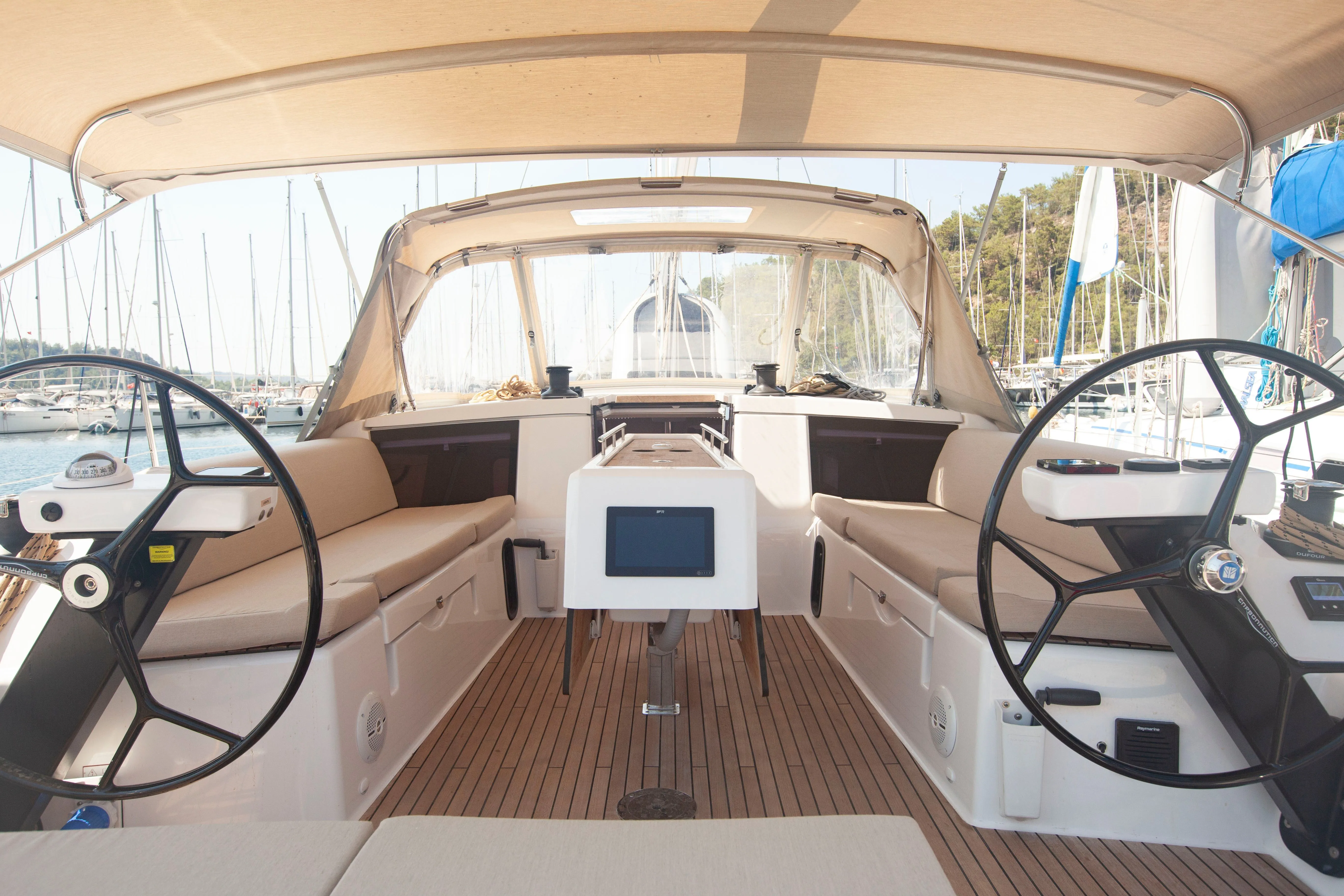 Rent a 13.24m Dufour 430 Sailing Yacht in Orhaniye - Fotoğraf 3