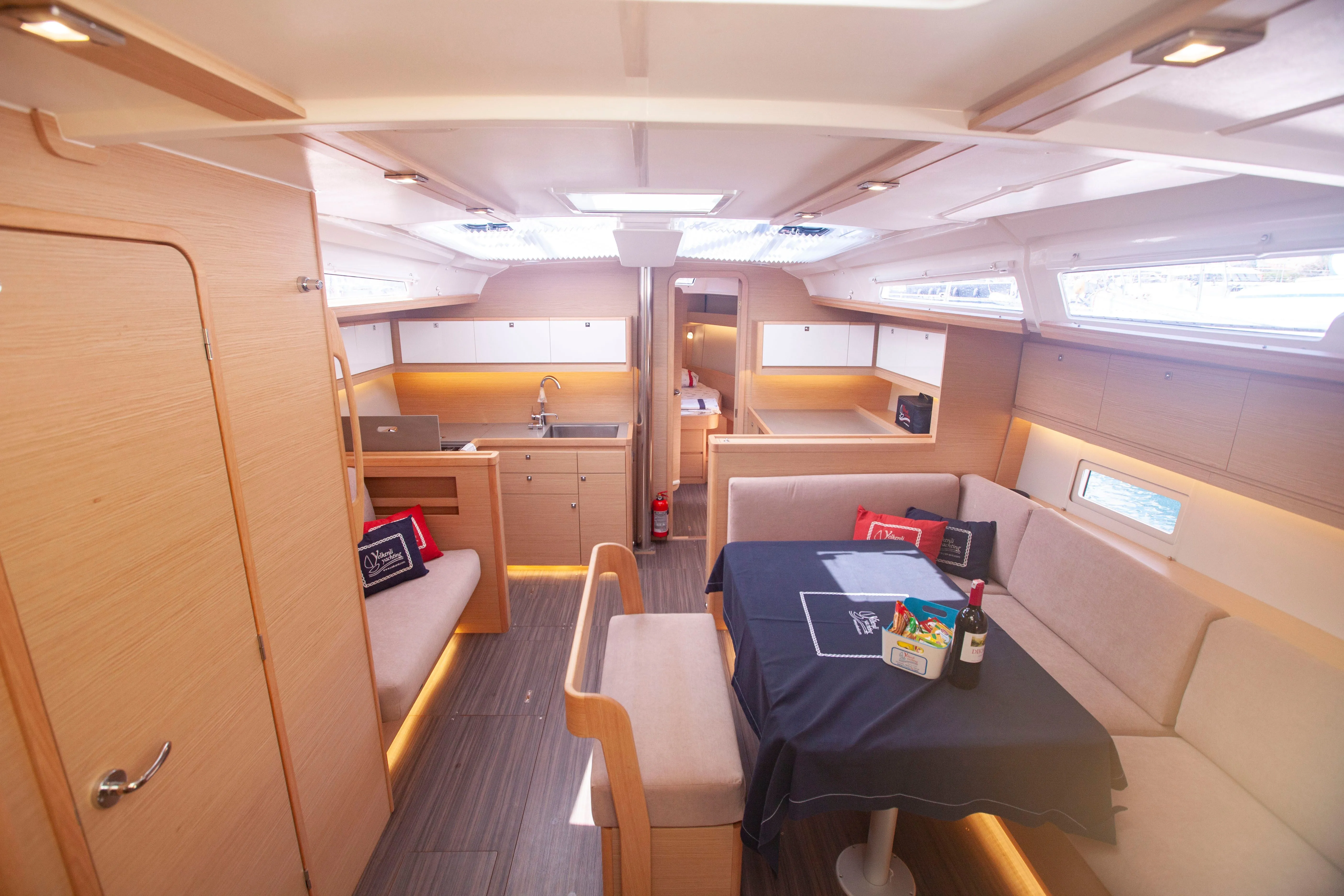 Rent a 13.24m Dufour 430 Sailing Yacht in Orhaniye - Fotoğraf 5