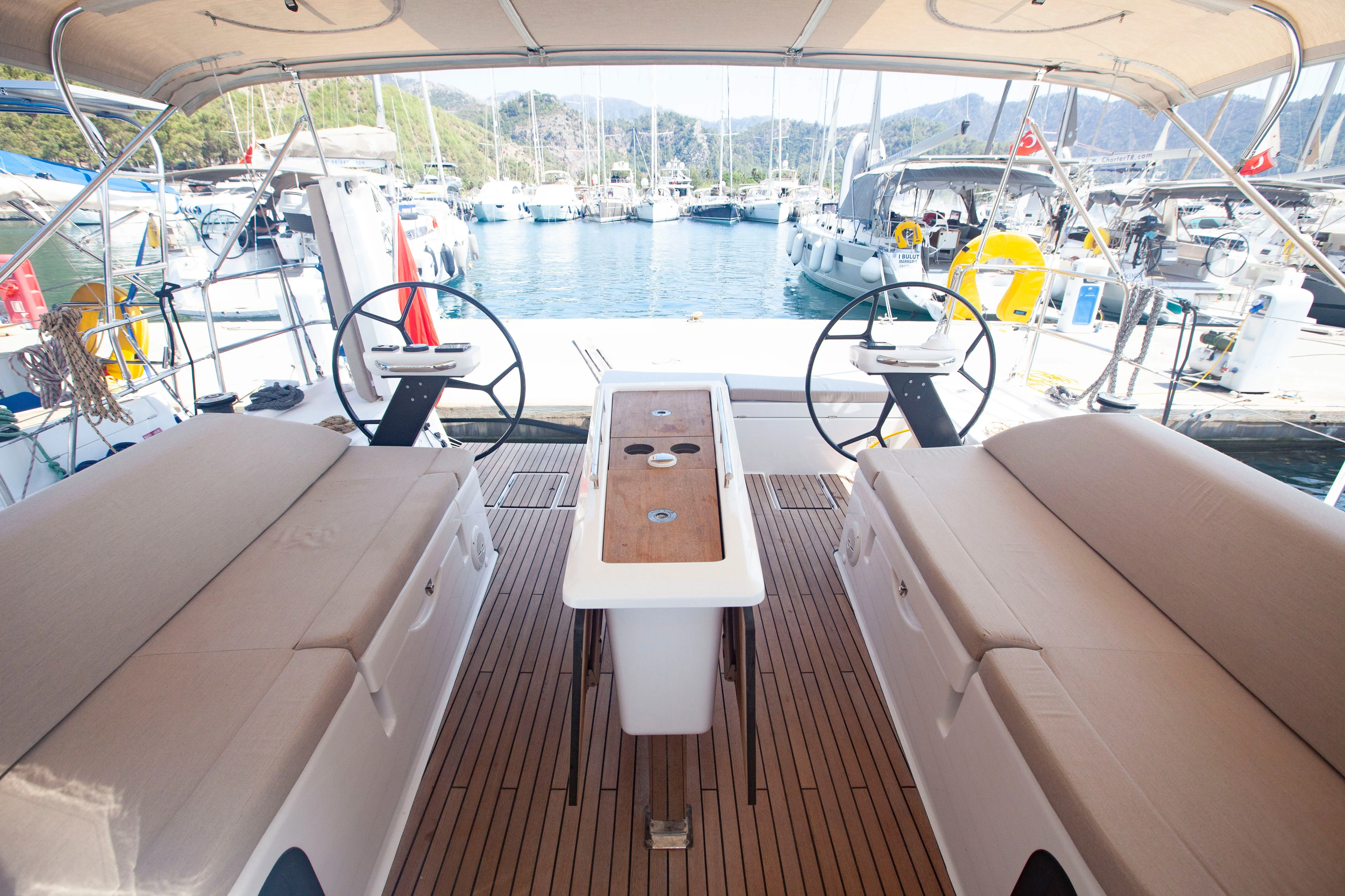 Rent a 13.24m Dufour 430 Sailing Yacht in Orhaniye - Fotoğraf 4
