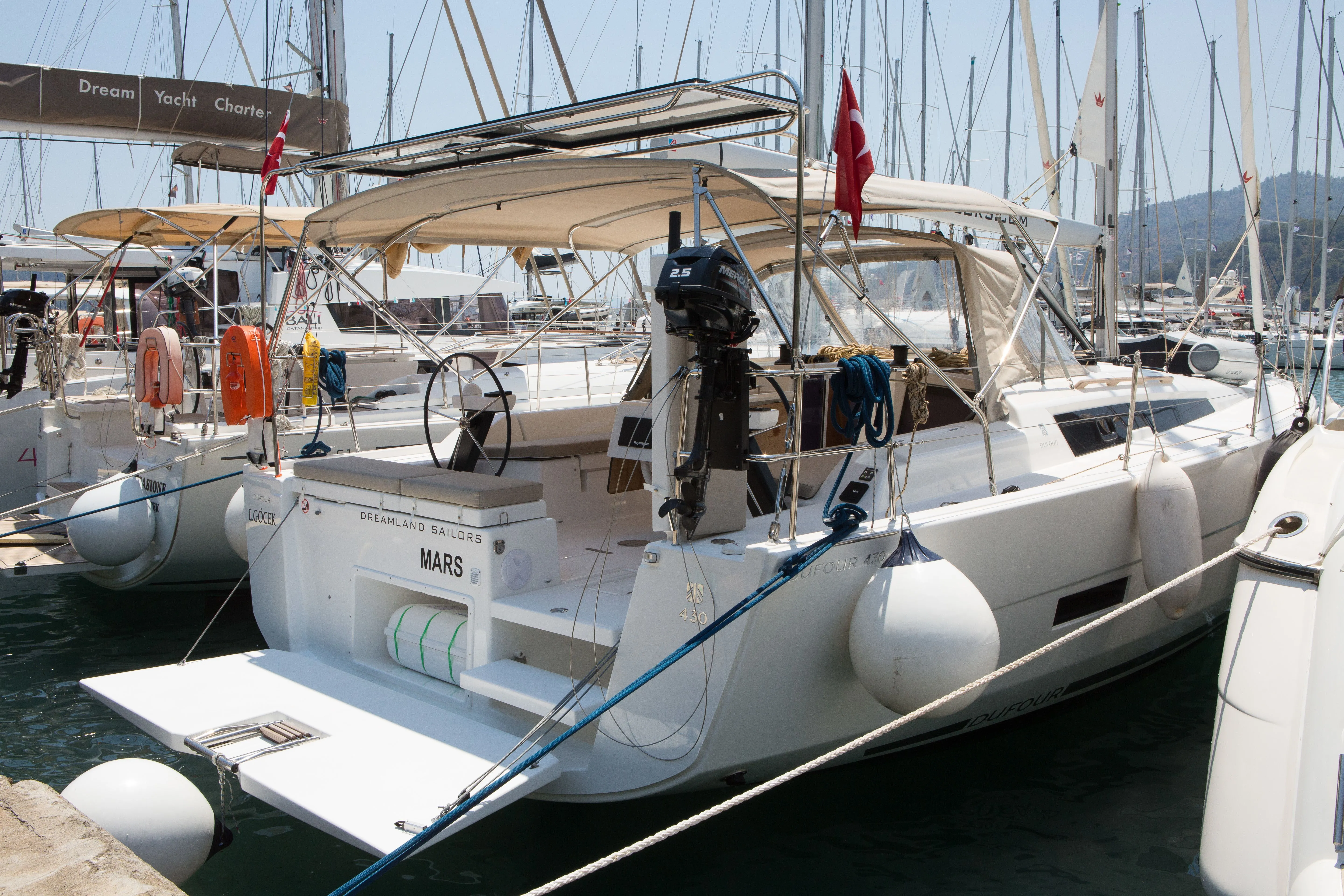 Rent a 13.24m Dufour 430 in Göcek - Fotoğraf 3