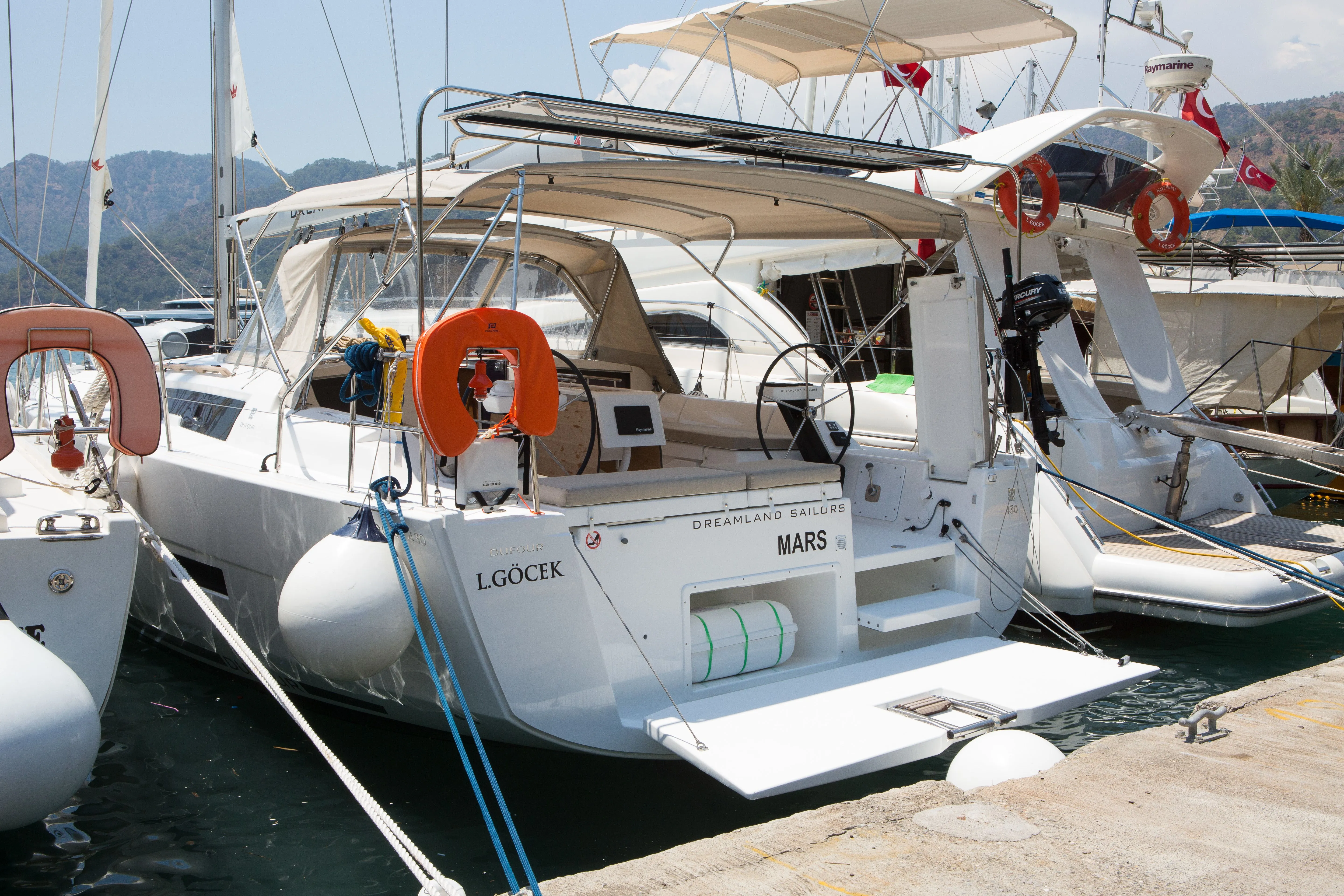 Rent a 13.24m Dufour 430 in Göcek - Fotoğraf 2