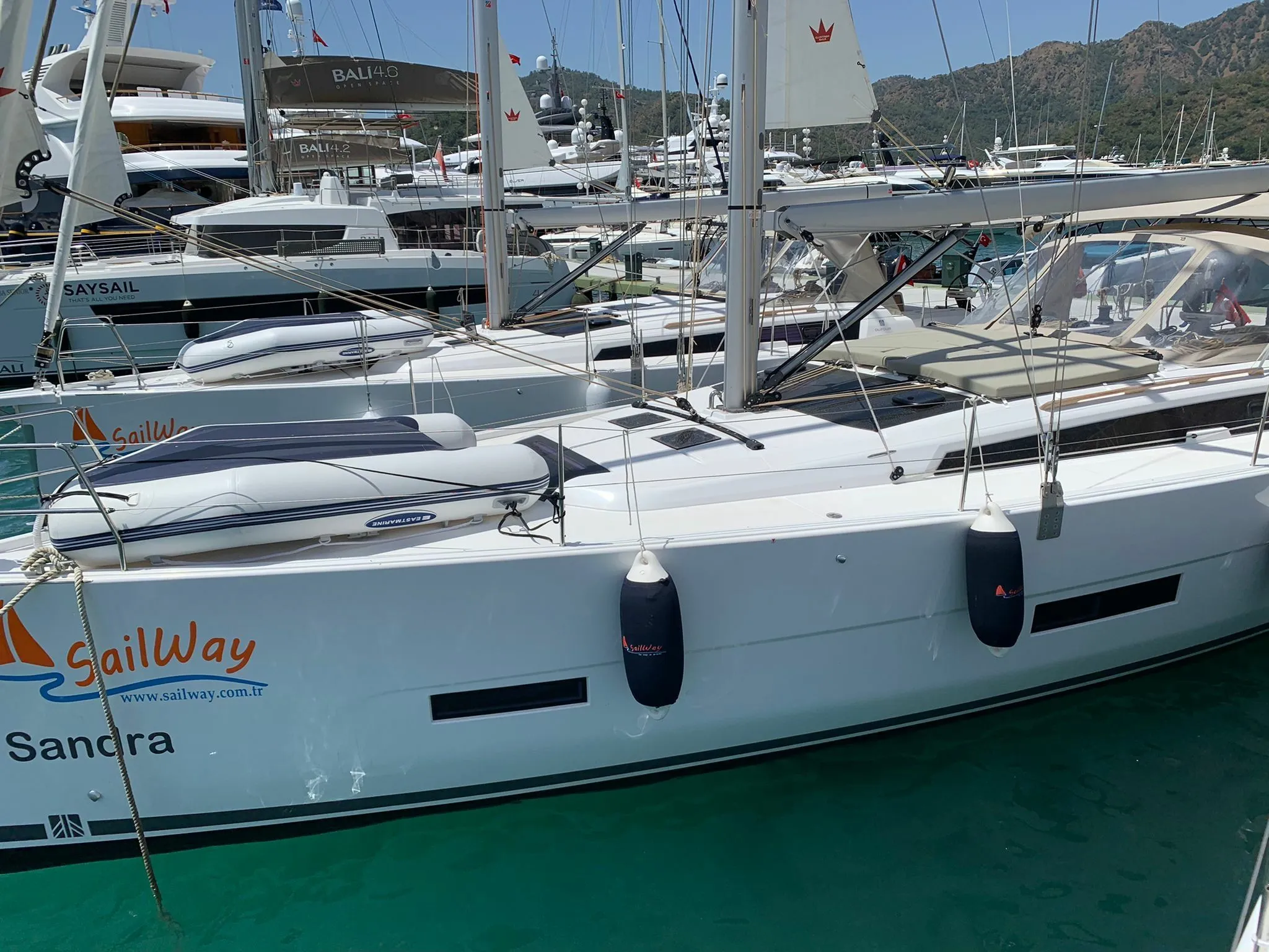 Marmaris 13.24m Kiralık Dufour 430 Yelkenli Yat - Fotoğraf 3