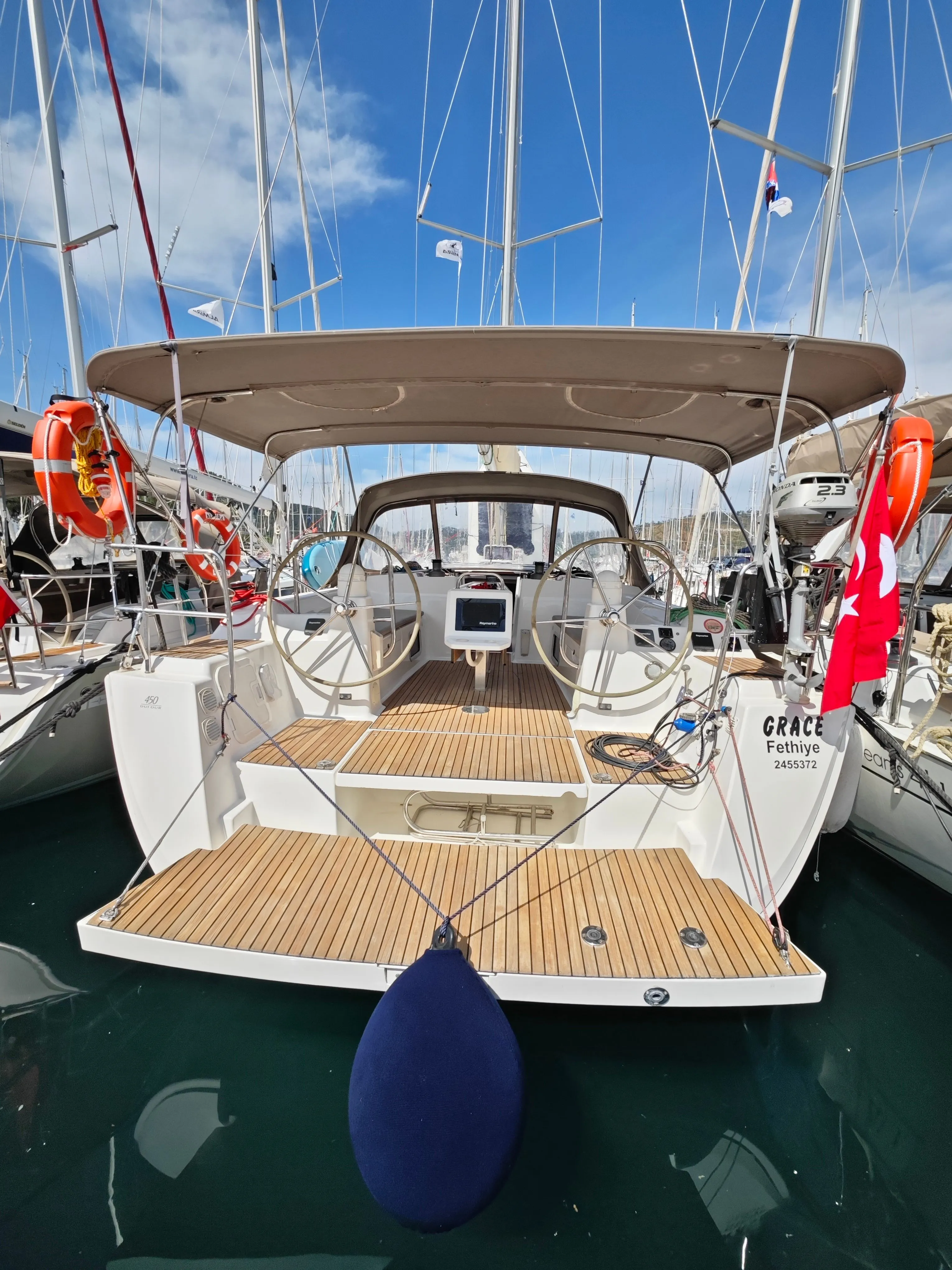 Rent a 13.5m Sailing Yacht Dufour 450 in Fethiye - Fotoğraf 4