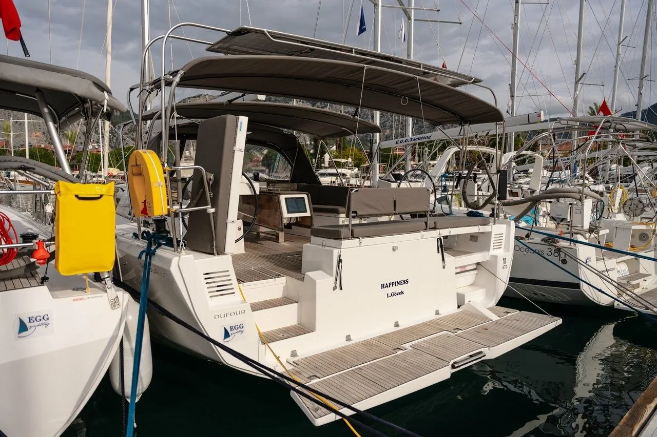 Explore Göcek on a 14.85m Rental Sailing Yacht Dufour 470 - Fotoğraf 3