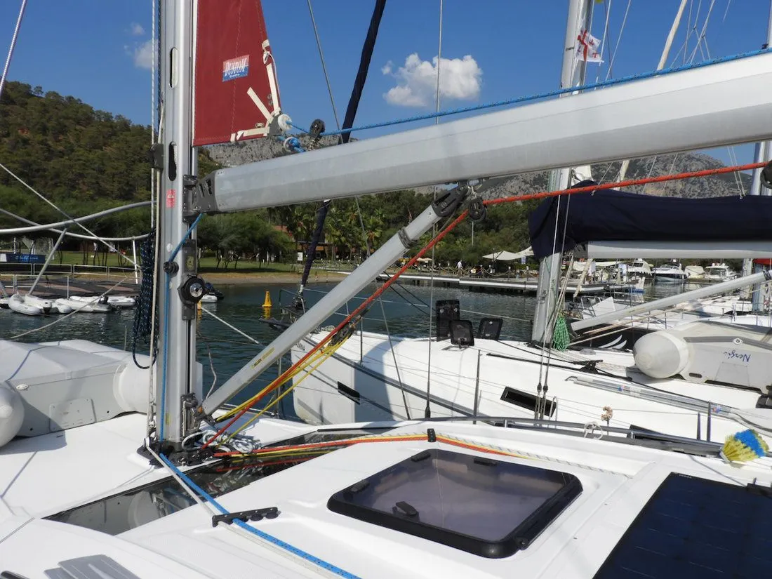 Charter a 13.85m Elan 444 Sailing Yacht in Göcek - Fotoğraf 4