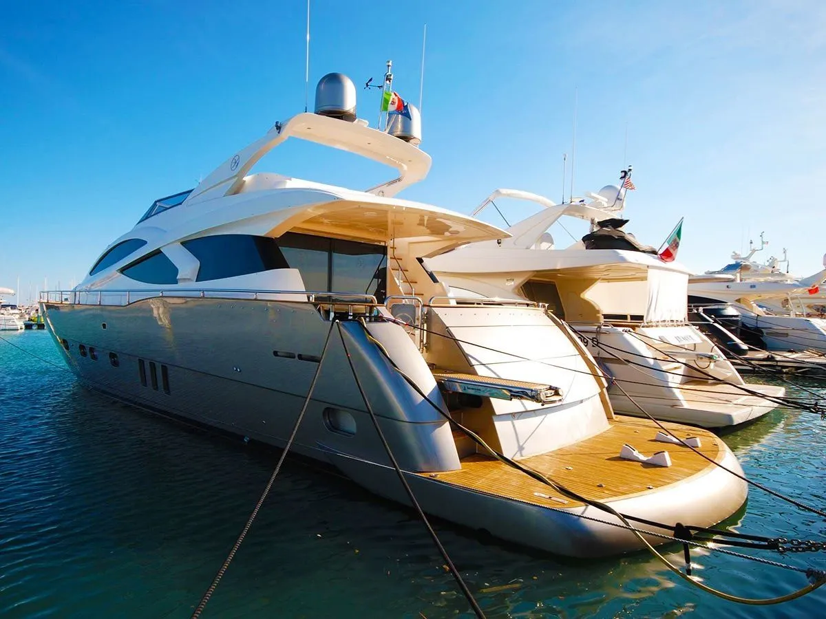 Göcek Kiralık 4 Kabinli 24m Motoryat - Fotoğraf 4