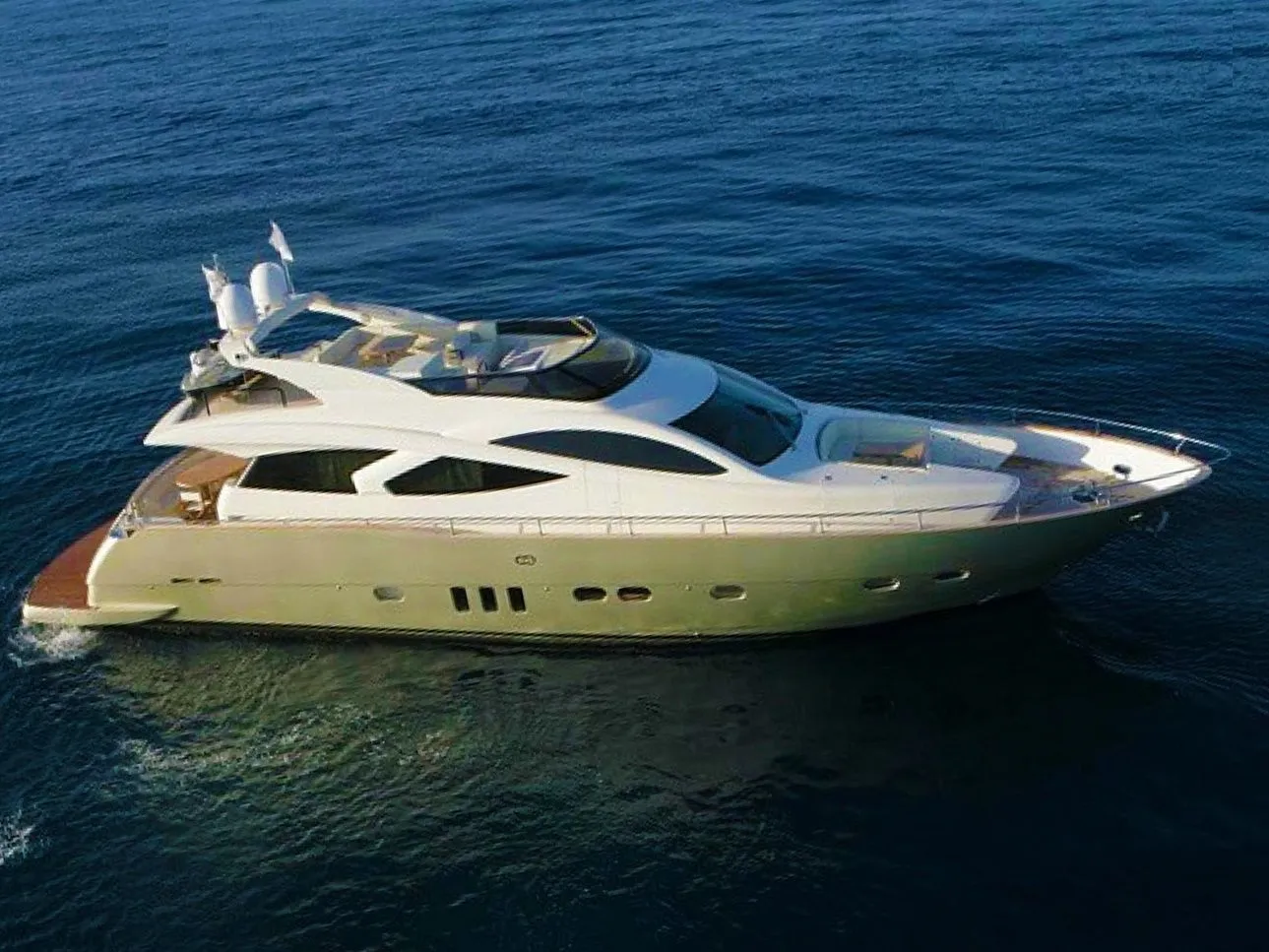 Göcek Kiralık 4 Kabinli 24m Motoryat - Fotoğraf 2