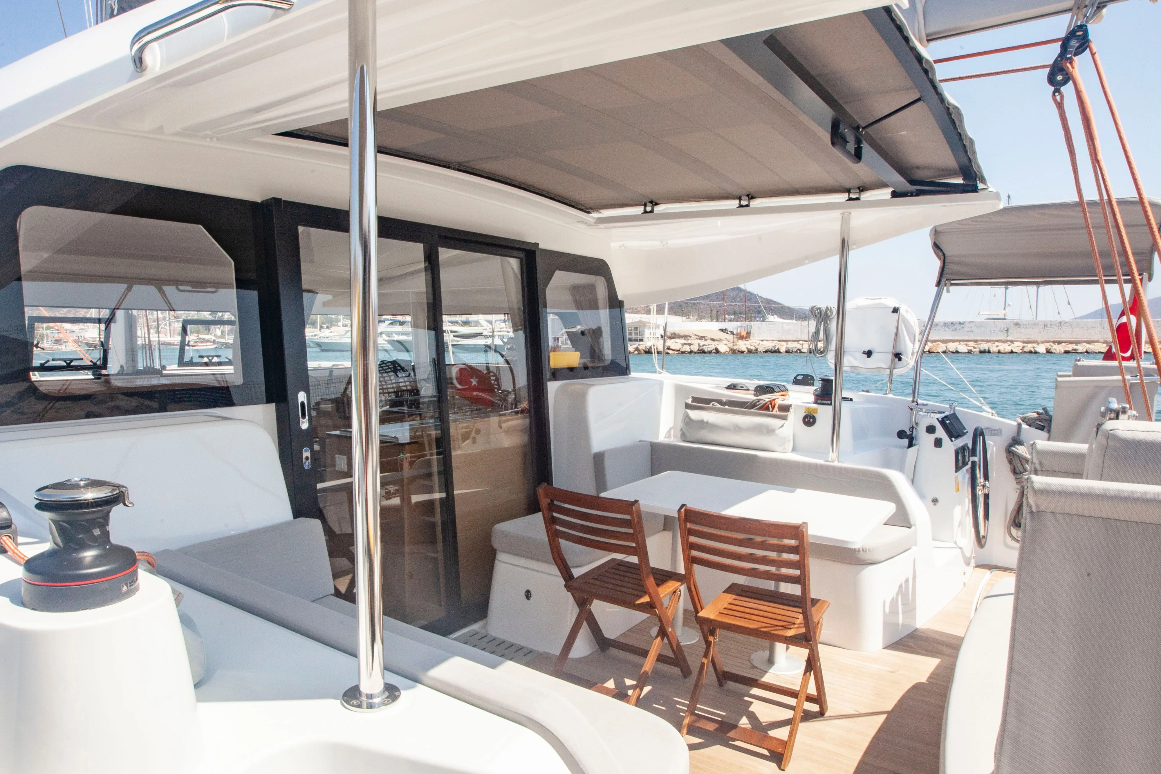 Rent a 11.33m 5 Cabin Catamaran in Fethiye - Fotoğraf 4